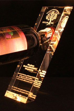 Flaschenhalter aus Kristallglas Lasergravur