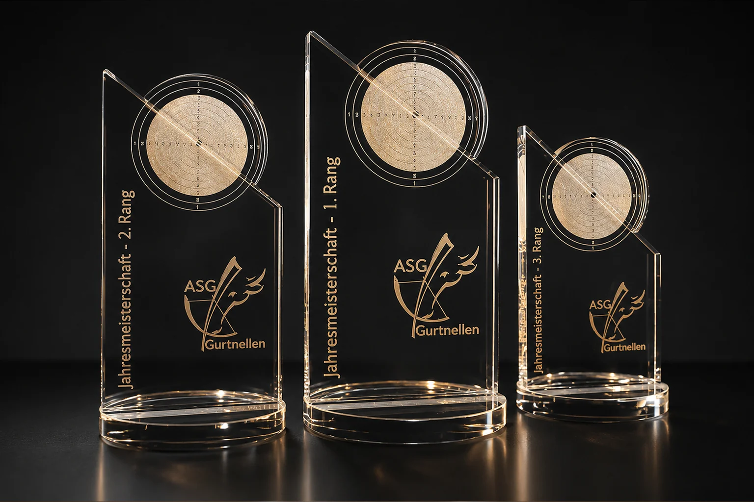 Individuelle Glasawards und Ehrungspreise für Firmen, Vereine, Verbände und Institutionen. Mit hochwertiger Innenglas-Gravur, mit Vereinslogo veredelt. Ideal für Jubiläen, Turniere und besondere Ehrungen.